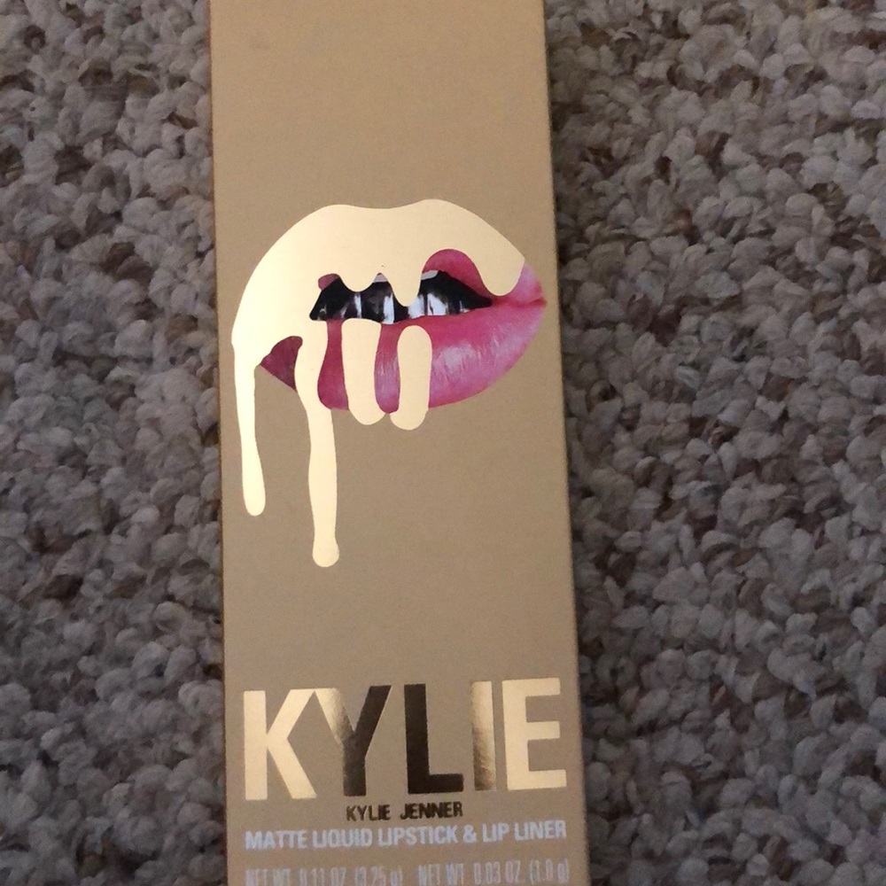 Kylie lipstick-June bug